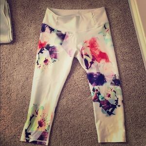 Carrie Underwood leggings